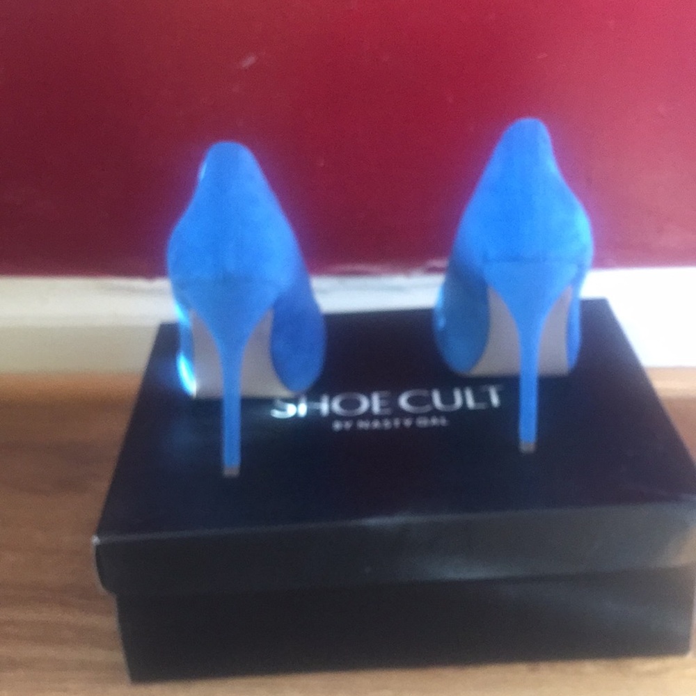 Shoes - Picture 3 of 4